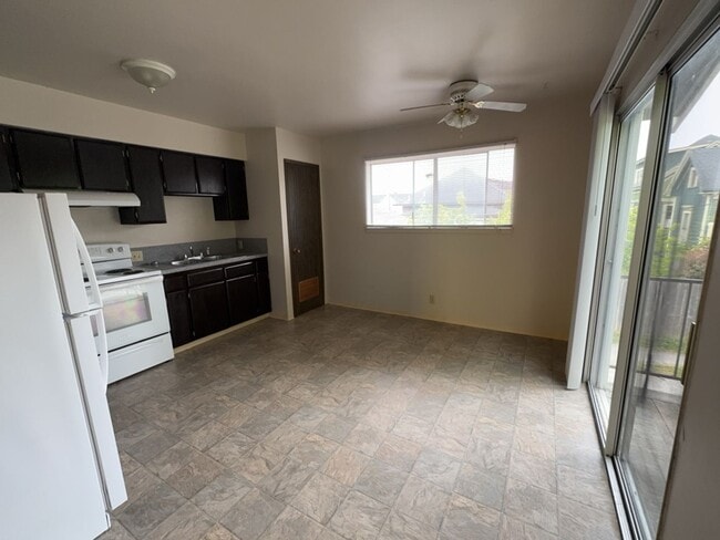 Building Photo - 1441 B St