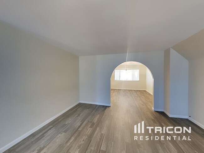 Foto del edificio - 3746 Terrace Dr