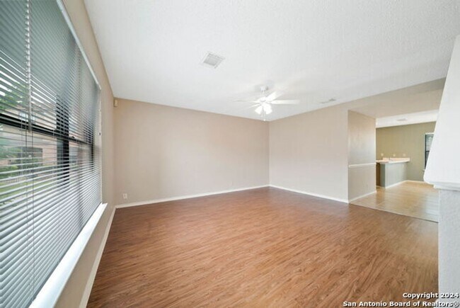 Foto del edificio - 3 Bedrooms 2.5 Bathroom located in Kenton ...