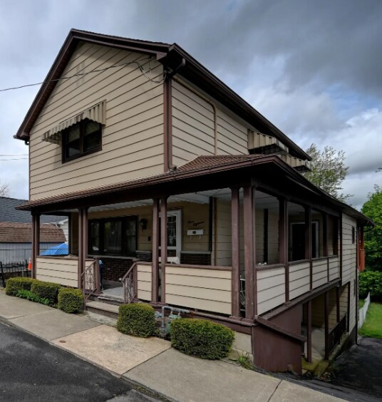 Primary Photo - 216 2nd Ave