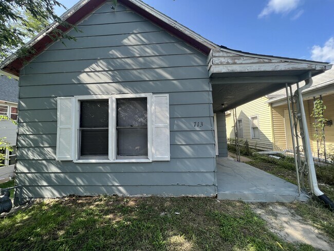 Building Photo - 713 Pendleton St