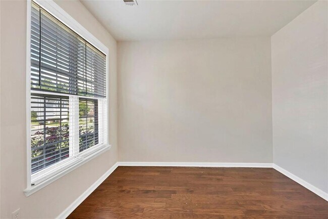 Foto del edificio - 440 Bayswater Way