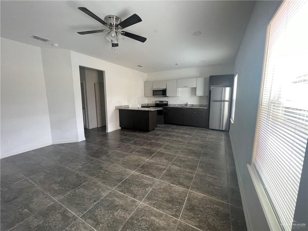 300 Sylvia Handy Dr Unit 109, Elsa, TX 78543 Room for Rent in Elsa