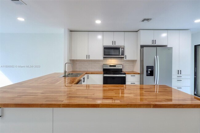 Building Photo - 3905 Adra Ave
