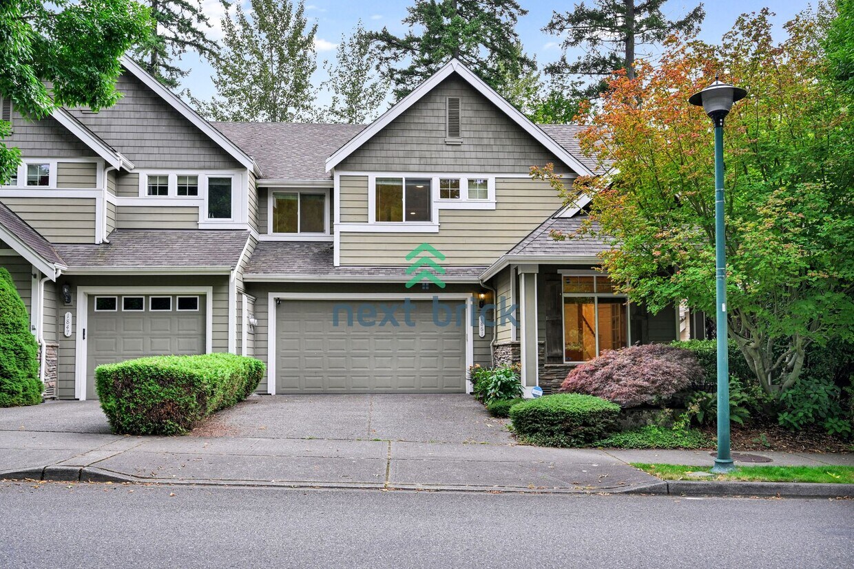 Primary Photo - 3 BED & 2.5 BATH Town house FOR RENT