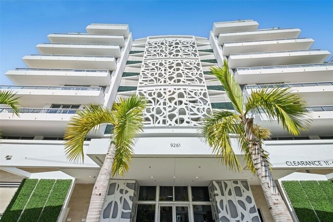 Building Photo - 9261 E Bay Harbor Dr