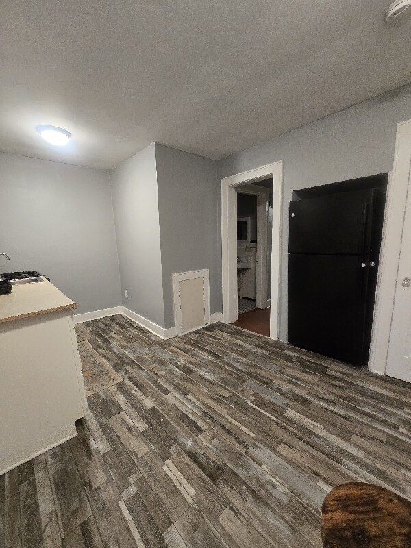 Foto del edificio - 327 Rustic Ave