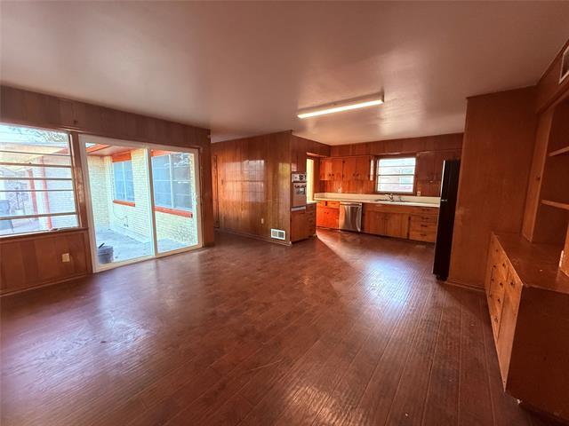 Building Photo - 914 Bandera Ln