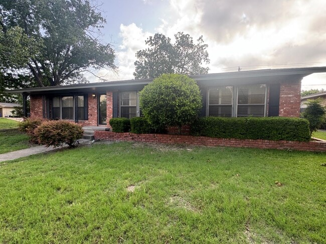 Building Photo - 2349 Mt Carmel Dr