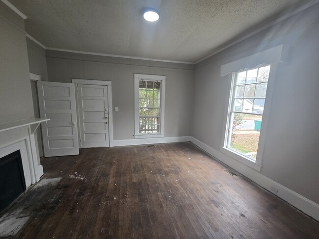 Building Photo - 230 Reynolds Ave