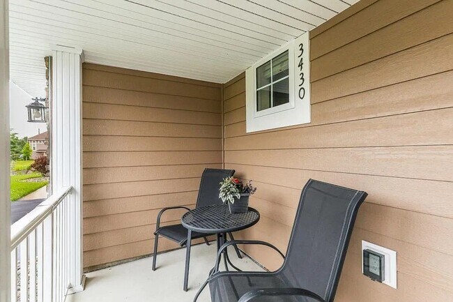 Foto del edificio - 3430 Chestnut Ln