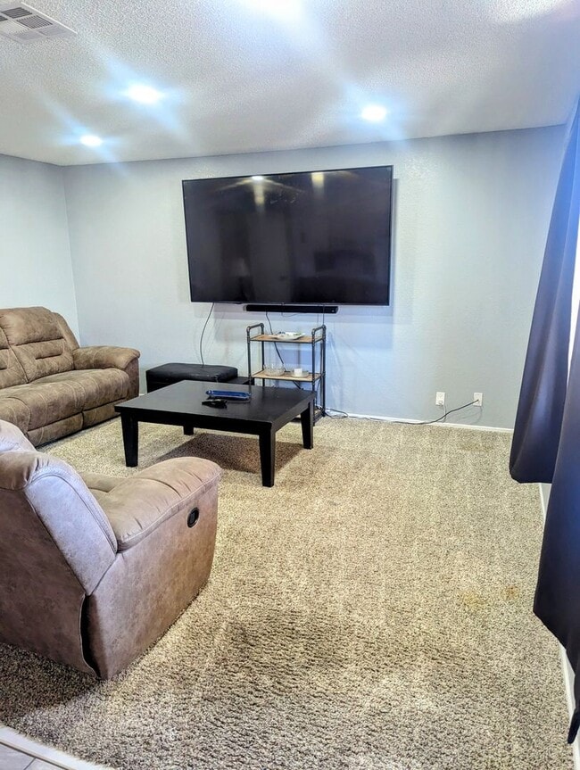 Building Photo - Furnished Rock l - Condo