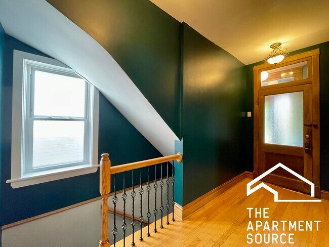 Foto del edificio - 2120 N Sawyer Ave