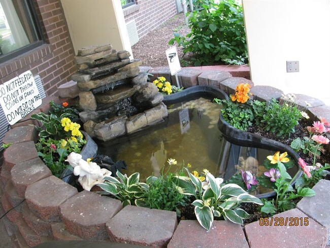 Foto del edificio - 7988 N Michigan Rd