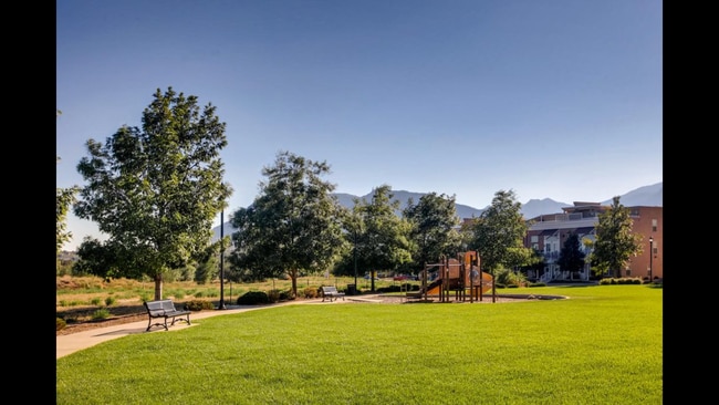 Building Photo - 324 E Fountain Blvd