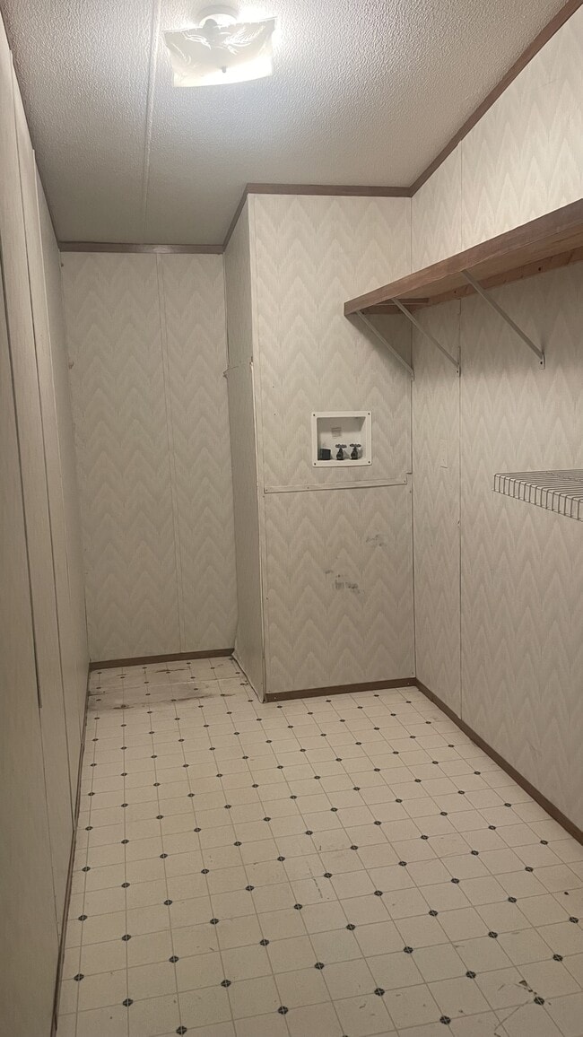 Building Photo - 1518 Lee County Rd 270