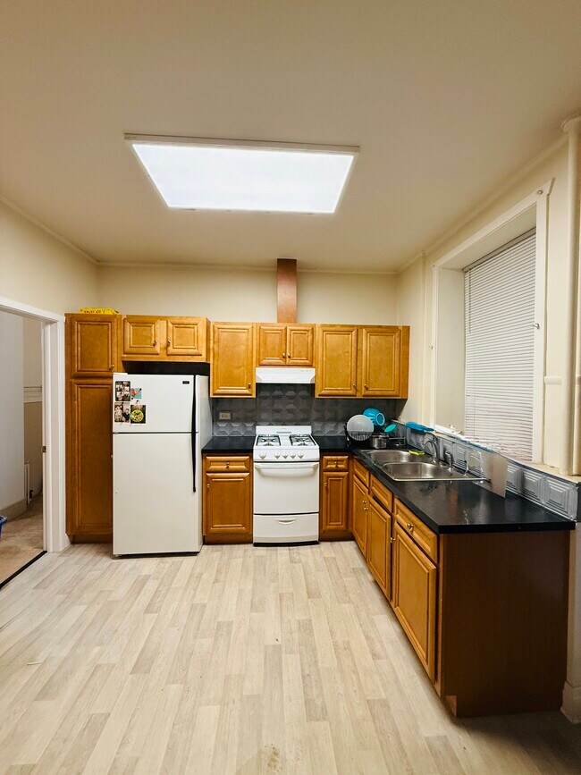 Foto del edificio - 1123 W Webster Ave
