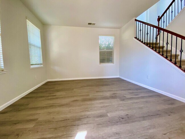 Building Photo - 4141 Aragon Way
