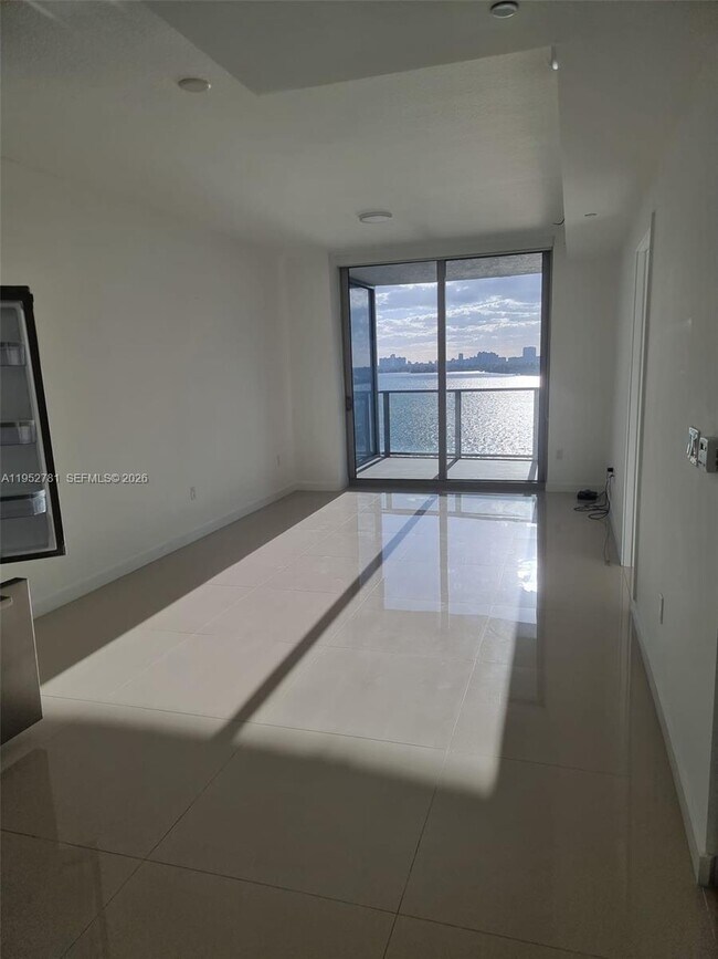 Foto del edificio - 488 NE 18th St