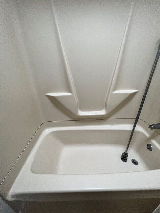Primary Photo - Classic 3 Bedroom with Washer/Dryer | Ches...