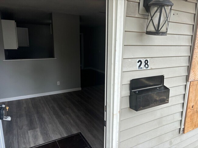 Foto del edificio - 28 Westwood Dr