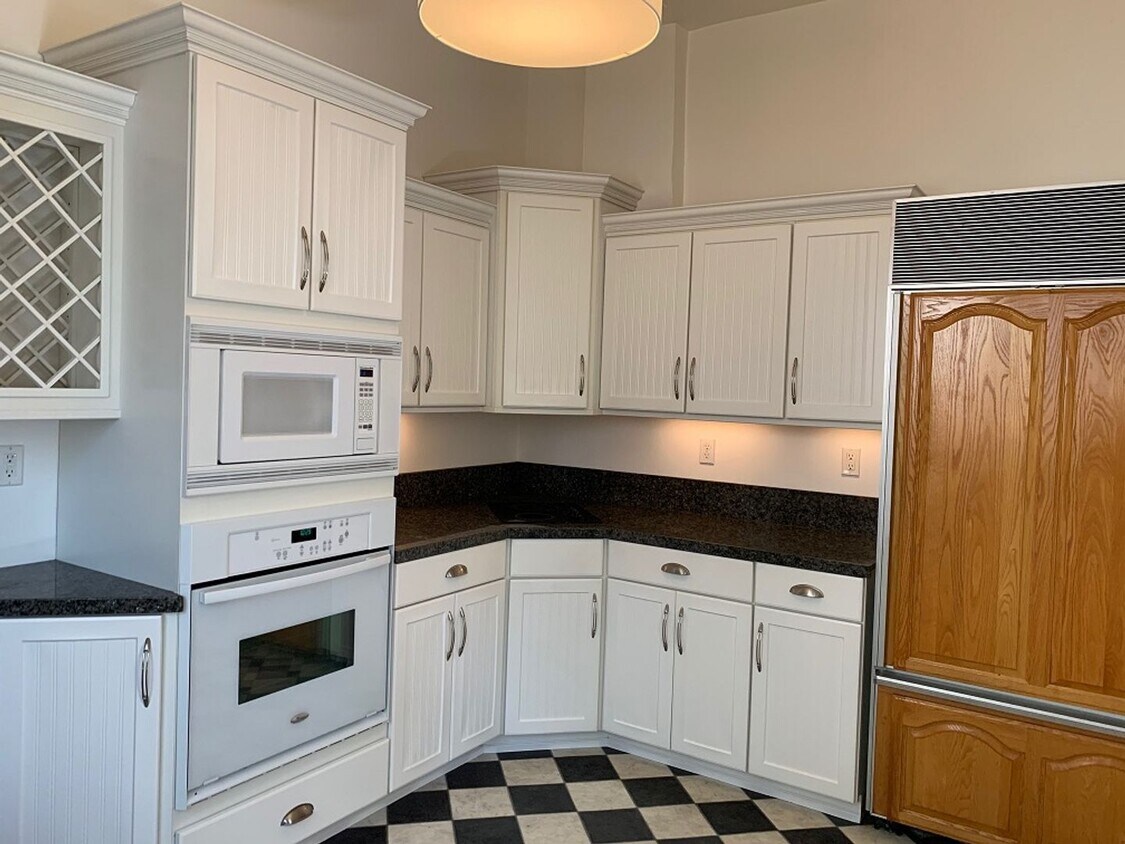 Primary Photo - Adorable Unit Downtown - Duplex