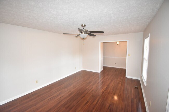 Building Photo - 3 Bedroom, 2 Bathroom (Pets Considered)