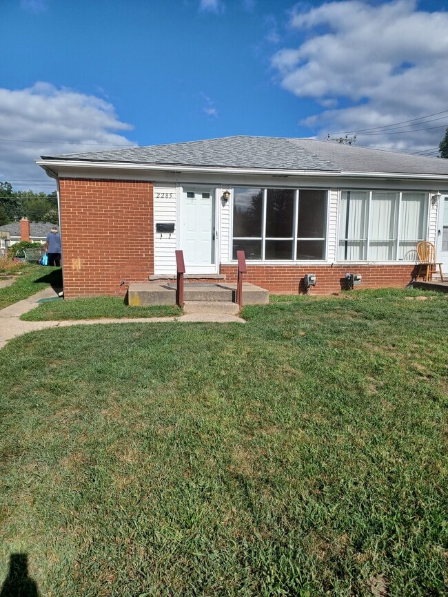Building Photo - 2285 Stieber St