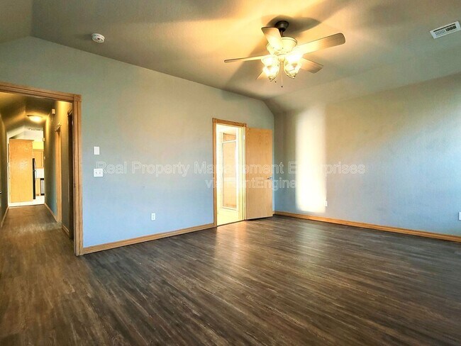 Foto del edificio - 4701 Castle Bay Cove