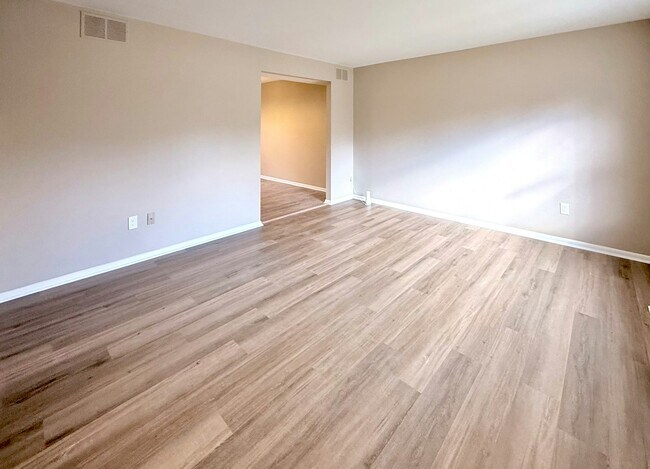 Foto del edificio - 9242 Woodcreek Ct