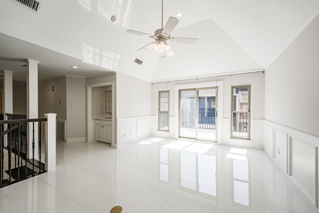 Building Photo - 207 Victoria Way