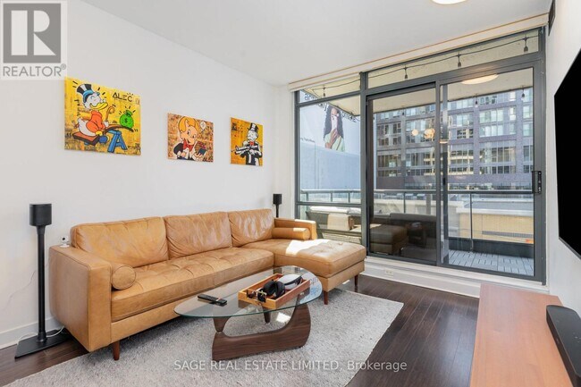 Photo du bâtiment - 438-438 King St W