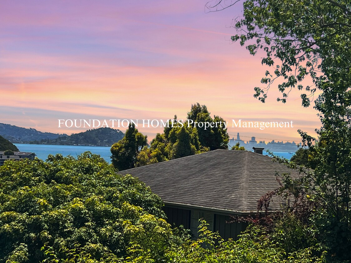 Primary Photo - Contemporary 4bd/ 3ba Strawberry Home- Lar...