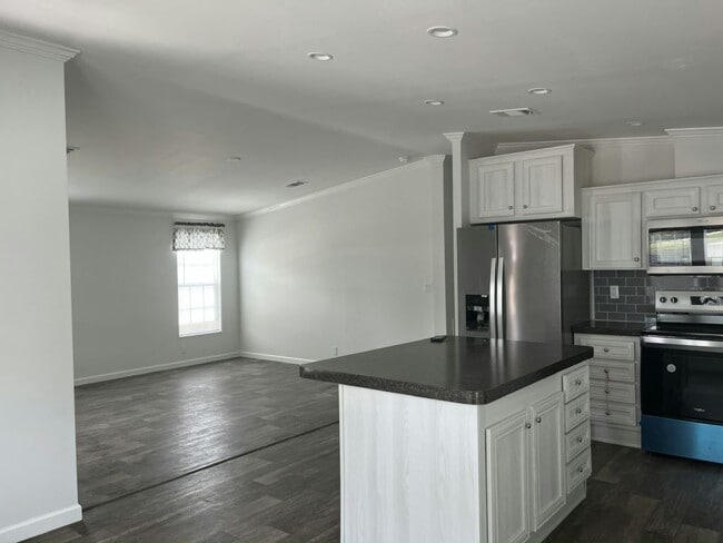 Building Photo - 15777 Bolesta Rd