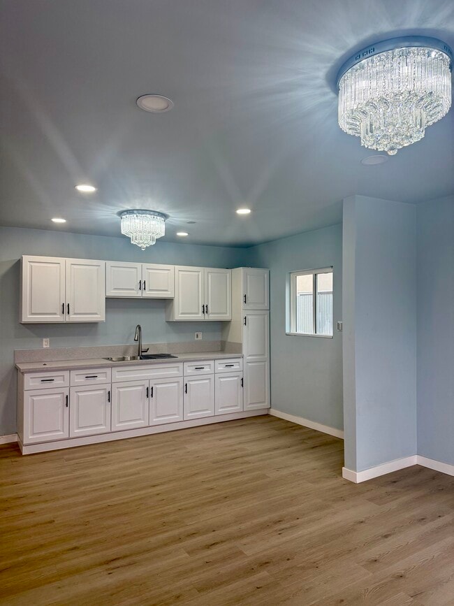 Building Photo - 6006 S Wilton Pl