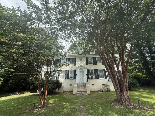 Building Photo - 327 Cloverdale Rd