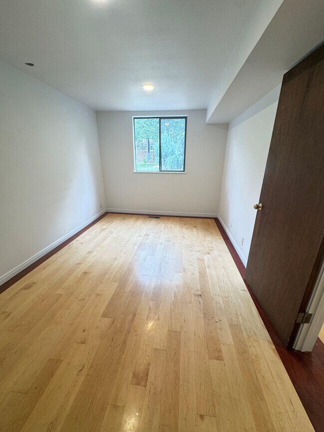 Building Photo - 120 G St