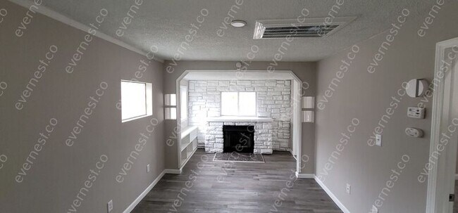 Building Photo - 39812 Clintonview St
