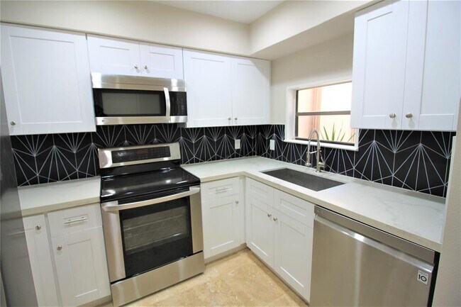 Building Photo - 4728 Post Oak Timber Dr