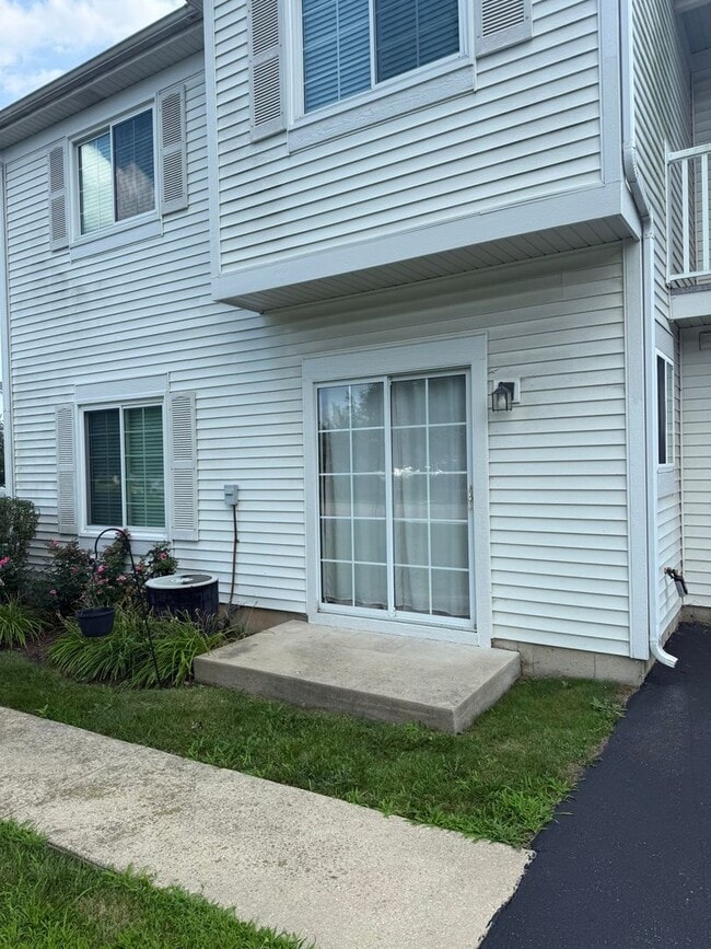Building Photo - 122 Creston Cir