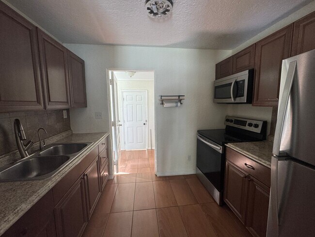 Building Photo - 636 Columbia St