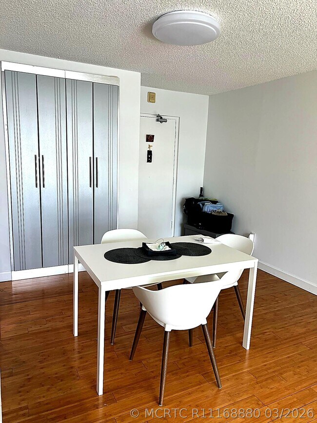Building Photo - 3522 NE 171 St