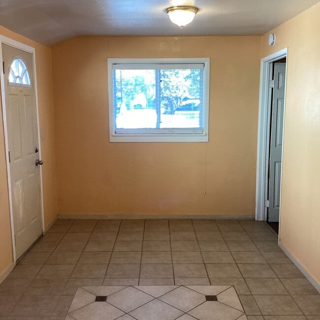 Building Photo - 1BD 1 BA in West Sacramento