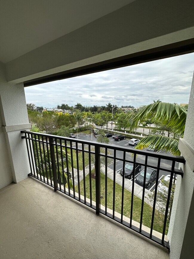Foto del edificio - 4396 NW 116th Ave