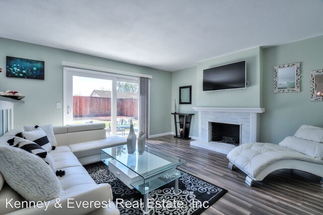 Building Photo - 4 br, 2.5 bath House - 145 Tonopah Drive