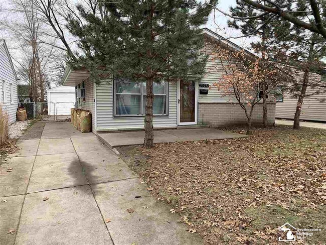 Building Photo - 25275 Lehigh St
