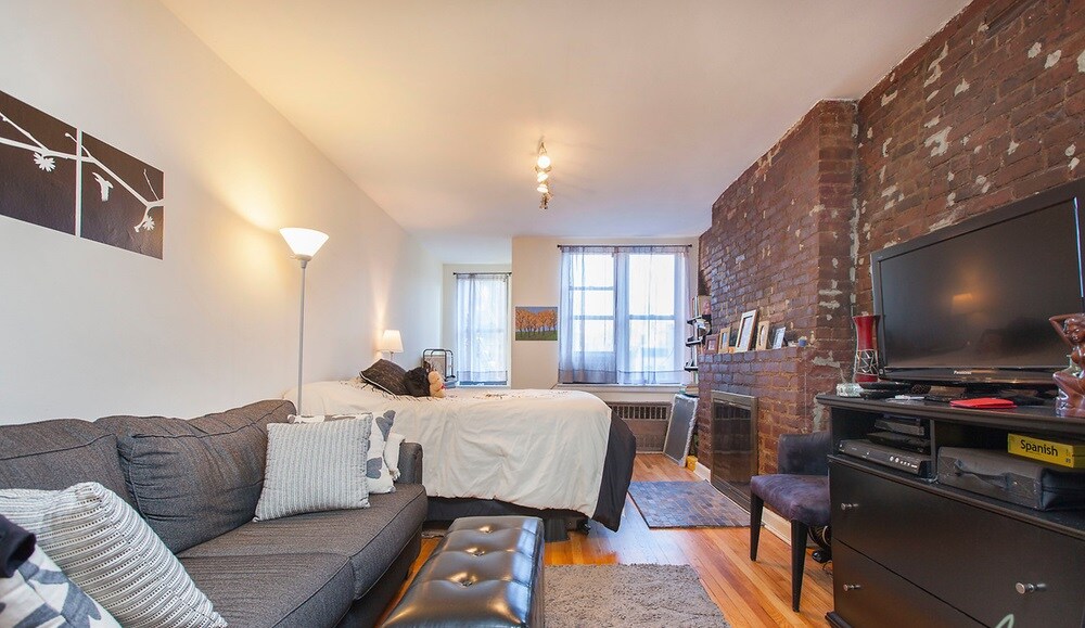 Primary Photo - 235 E 12th St