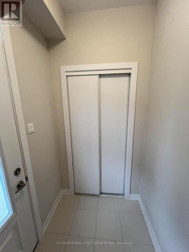 Photo du bâtiment - 376 Les Emmerson Dr