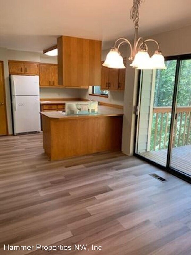 Building Photo - 6 br, 3 bath House - 1525 Woburn Street