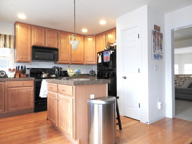 Building Photo - Central Park Home For Rent! Corner Unit!